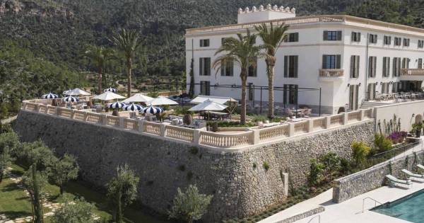 **Branson's Ultimate Journey: A 25-Night Grand Tour of Luxury Retreats**