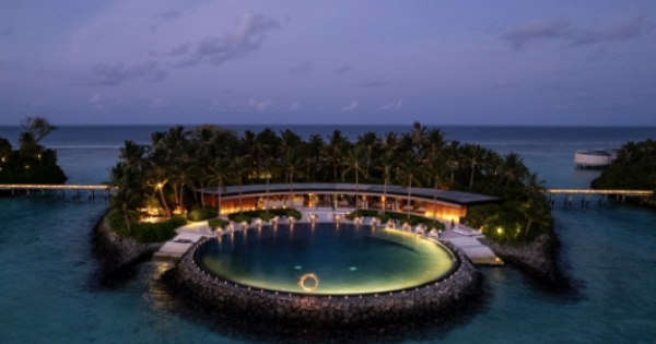 **Celestial Escapes: Ritz-Carlton Offers Unique Stargazing Experiences with an Astronomer**