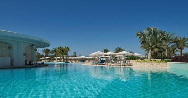 **Cyprus's New Playground: Vegas Glamour, European Ease.**