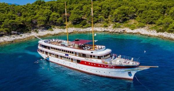 **Dalmatia's Hidden Vines: A Luxurious Cruise Through Croatia's Wine Heart**
