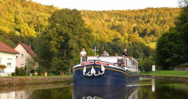 **Europe Unveiled: Find Your Perfect River Escape**