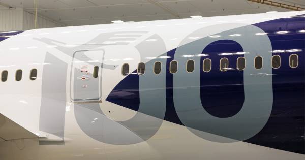 **Lufthansa's Century Takes Flight: Iconic Crane Celebrates 100 Years**