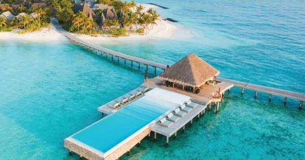 Maldives Sparkles: Heritance Aarah Ignites Festive Magic on Paradise Shores