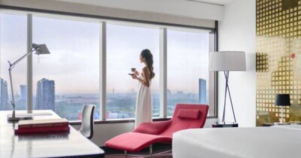 **Saigon's Shining Star: Le Méridien Celebrates Award-Winning Excellence with Festive Flair**