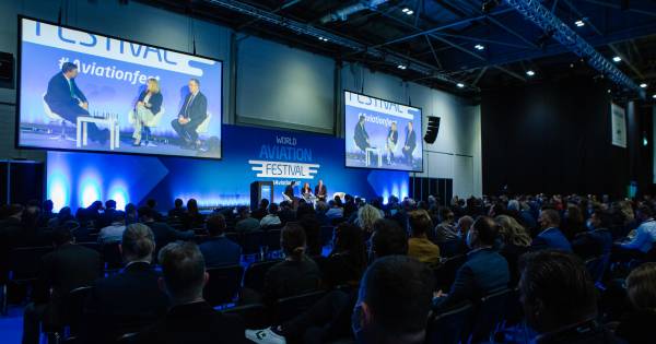 **Sky High Showdown: Airline Apps Clash for Digital Flight Supremacy**