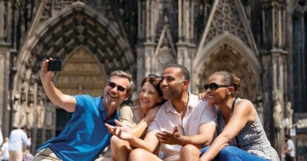 **The Travel Gap: How Social Media is Fueling Anxiety About Vacation Experiences**