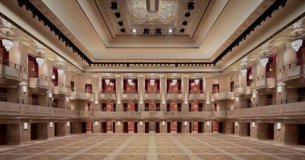 **Waldorf Astoria New York: A Grand Revival – Luxury Reimagined**