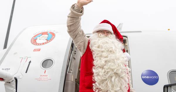 Santa's Manchester Stopover: Finnair Kicks Off Christmas Cheer!